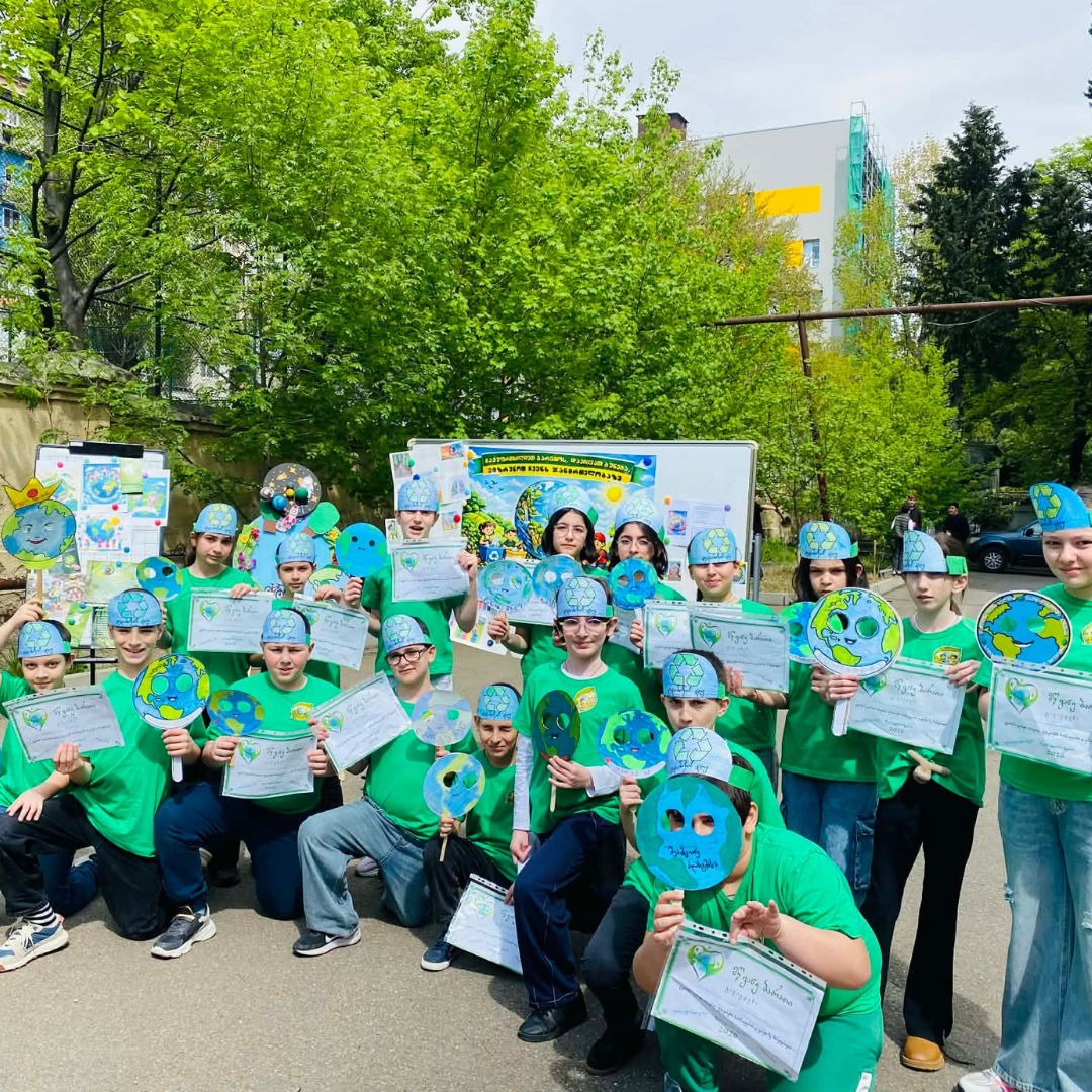 გარემოსდაცვით თემებზე მე-60 საჯარო სკოლის მოსწავლეებთან საინფორმაციო-შემეცნებითი შეხვედრა გაიმართა