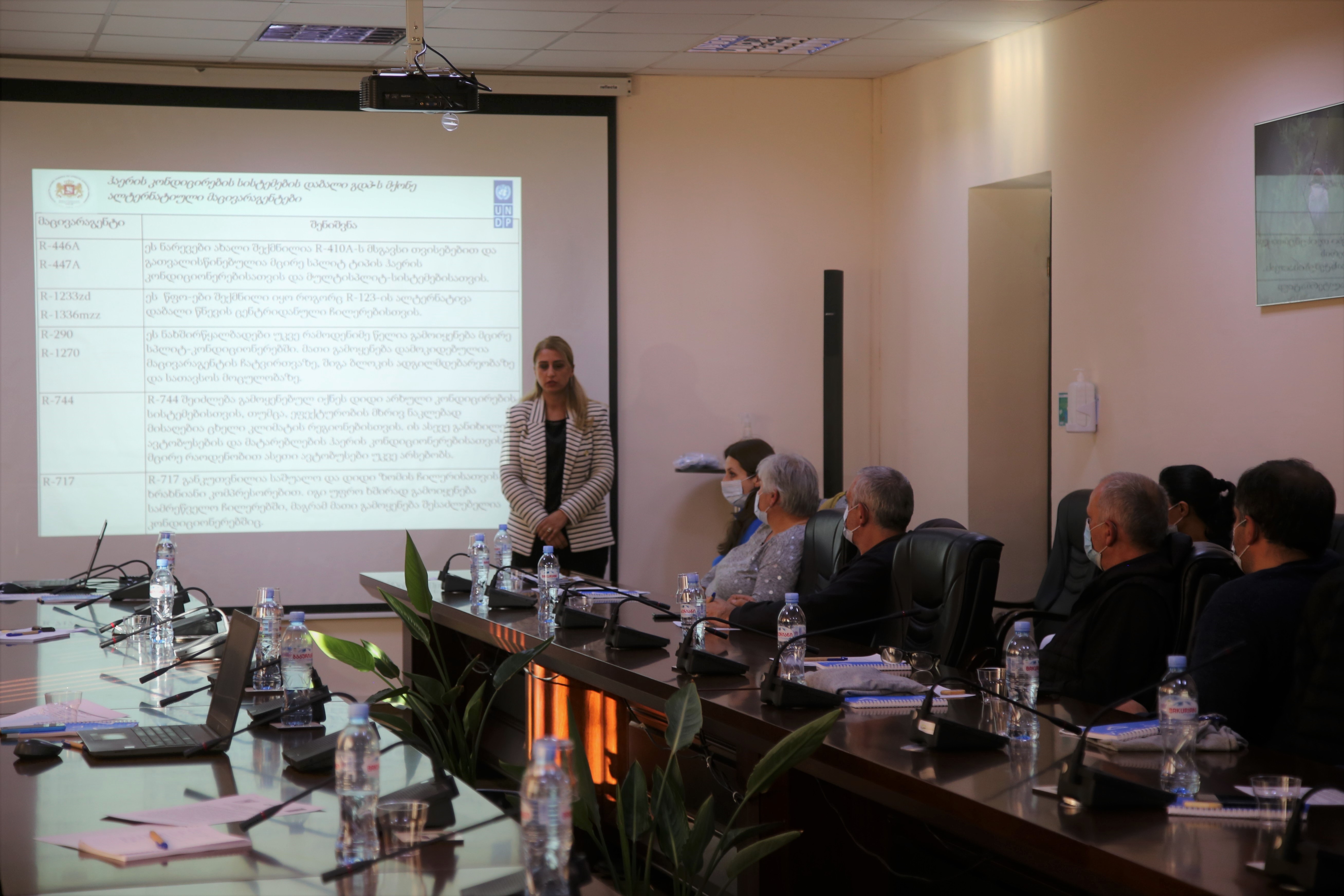Training was held for certified technicians in the refrigeration equipment and air conditioning sectors