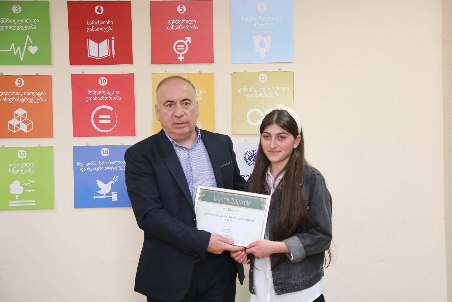 The essay contest winners for "Environmental Education in My Daily Life" were announced