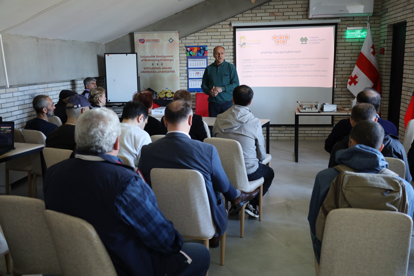 Field training courses were conducted for beekeepers