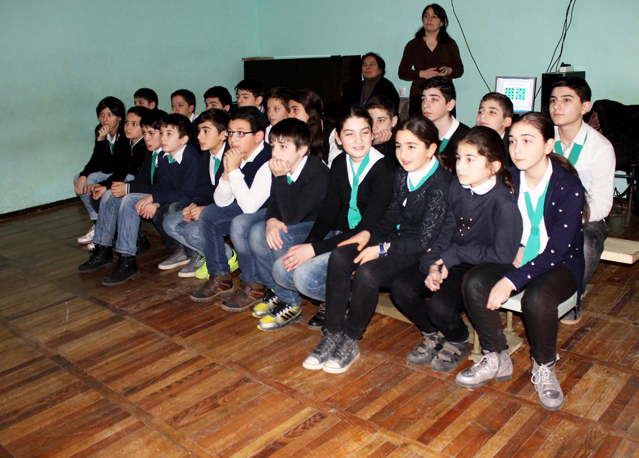შეხვედრა ახალი ქართული გიმნაზიის მოსწავლეებთან
