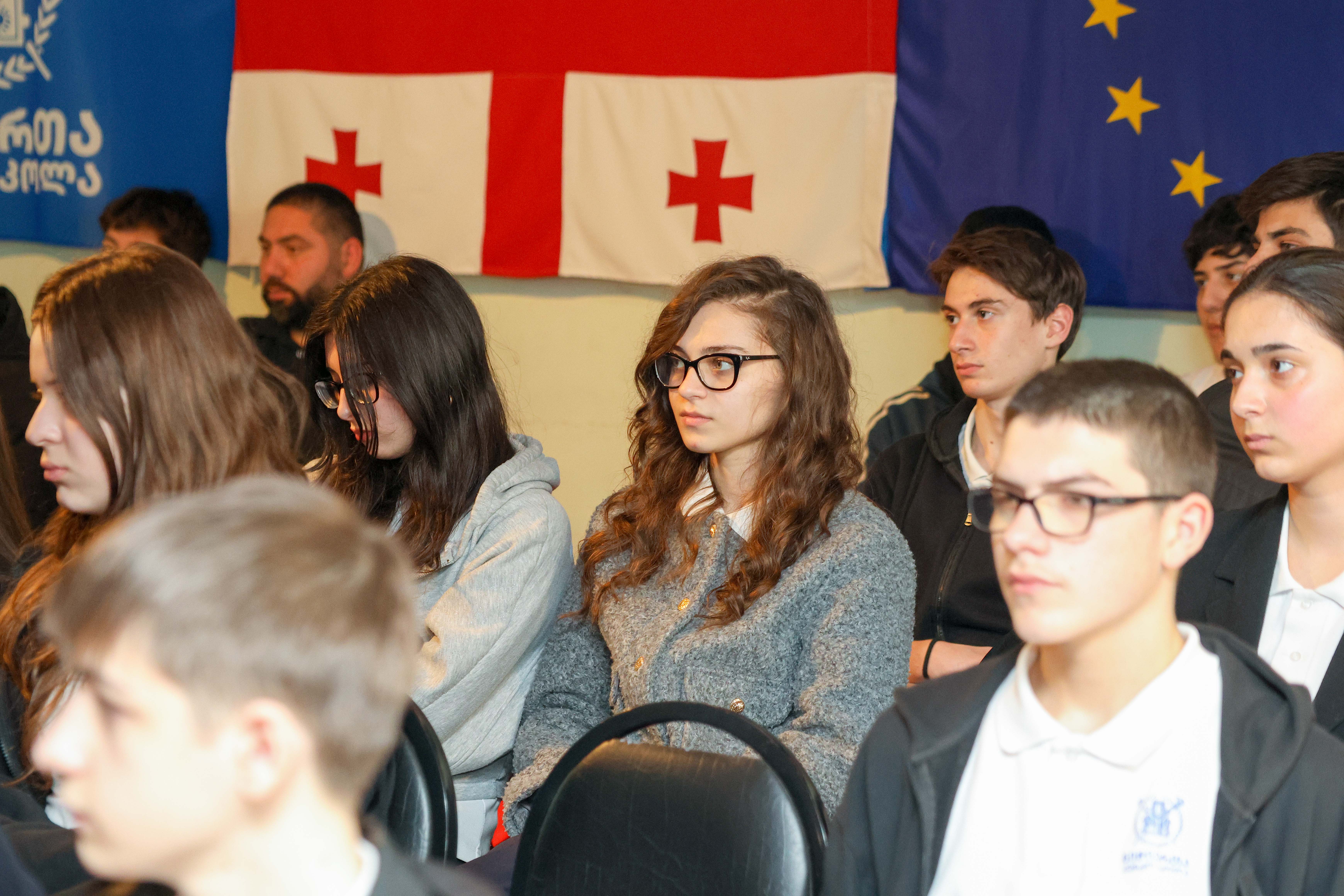 პლასტმასის გარემოზე ზეგავლენის შესახებ და გარემოსდაცვითი ცნობიერების ამაღლების მიზნით, თბილისის „ნიჭიერთა“ სკოლაში საინფორმაციო-შემეცნებითი შეხვედრა გაიმართა