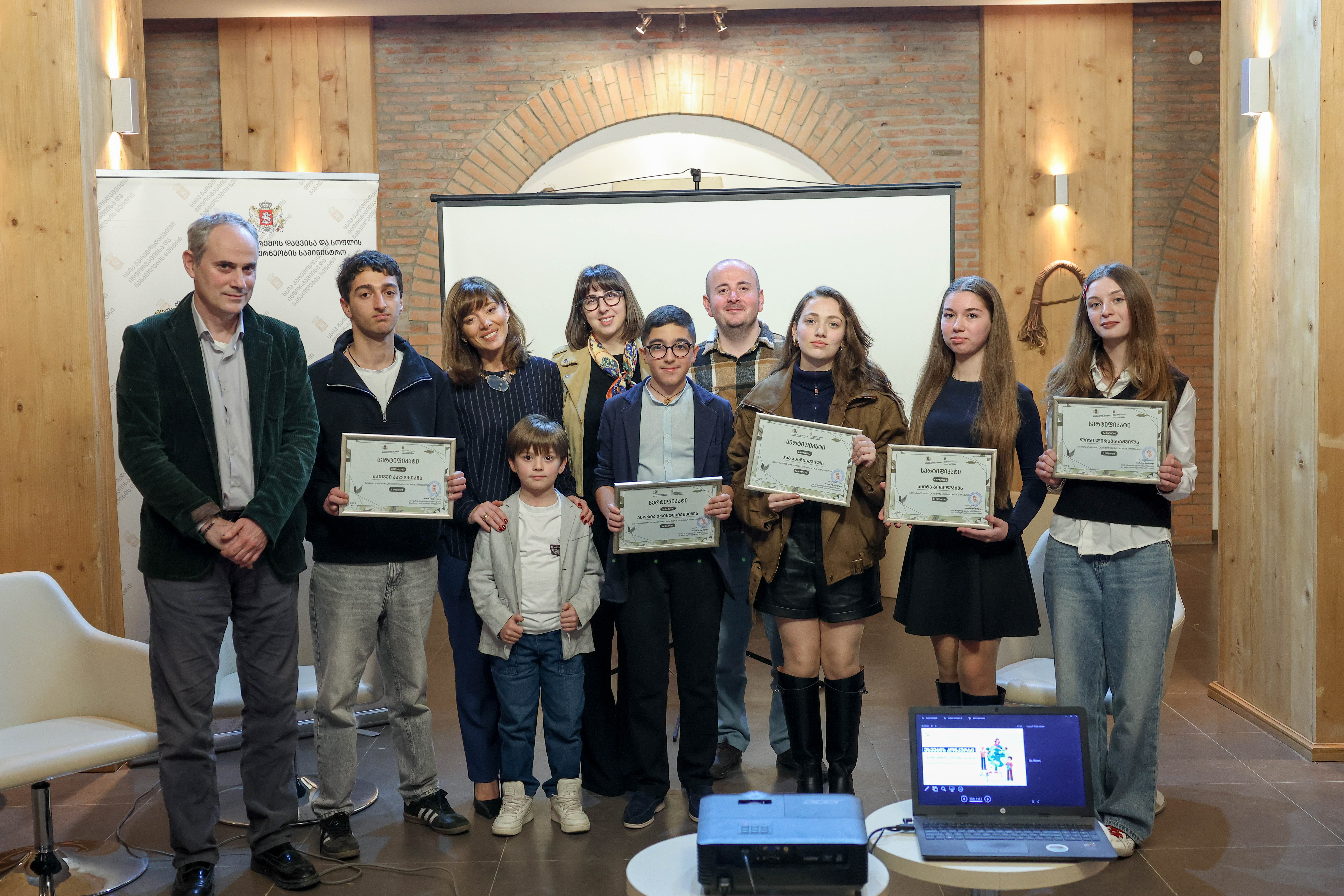 ესსეების კონკურსი თემაზე – „ჩემი წილი სუფთა ჰაერი“ დასრულდა და გამარჯვებულები გამოვლინდნენ